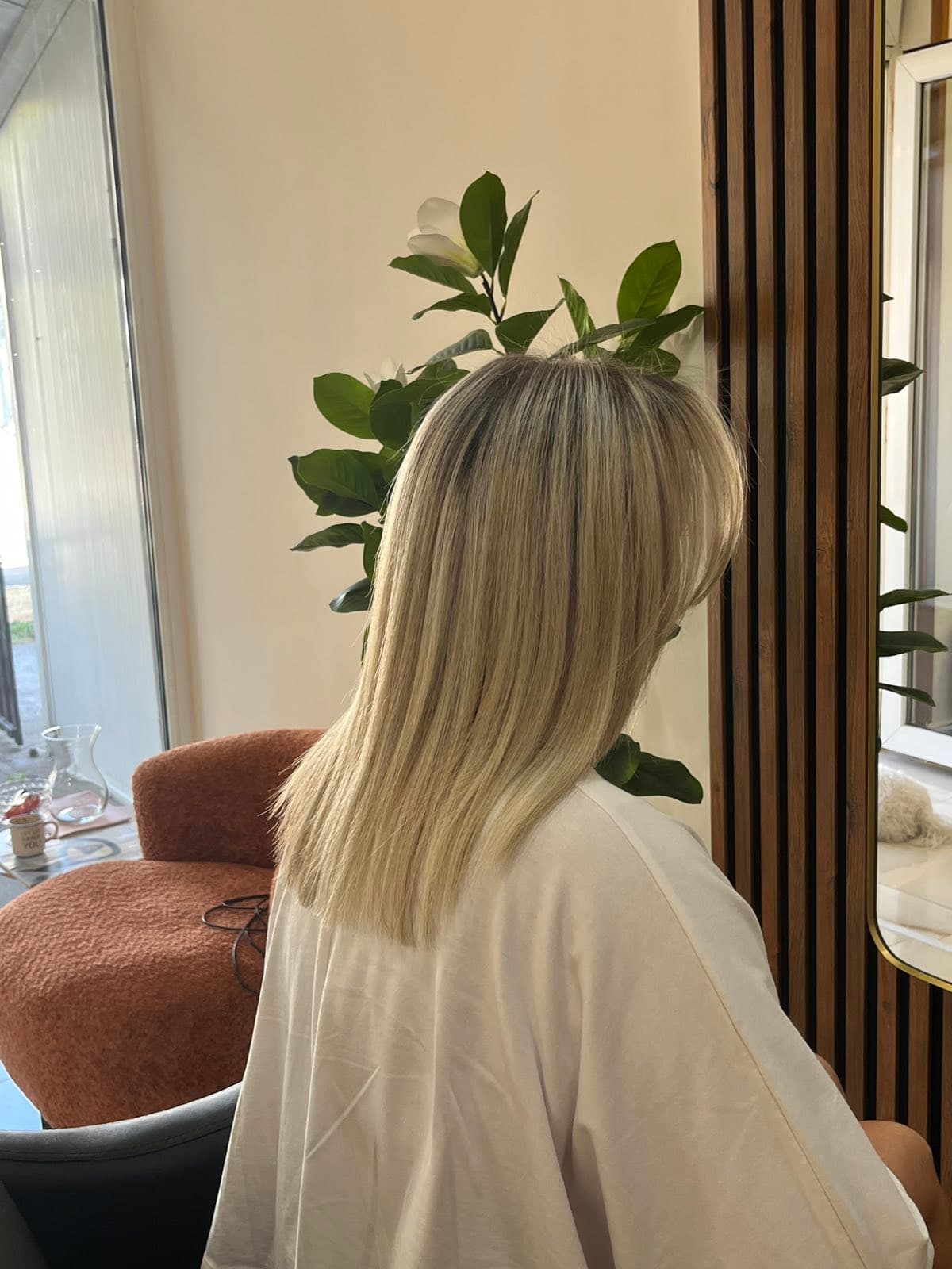 Glatko feniranje na plavoj kosi — Hair Salon Legend Obrenovac