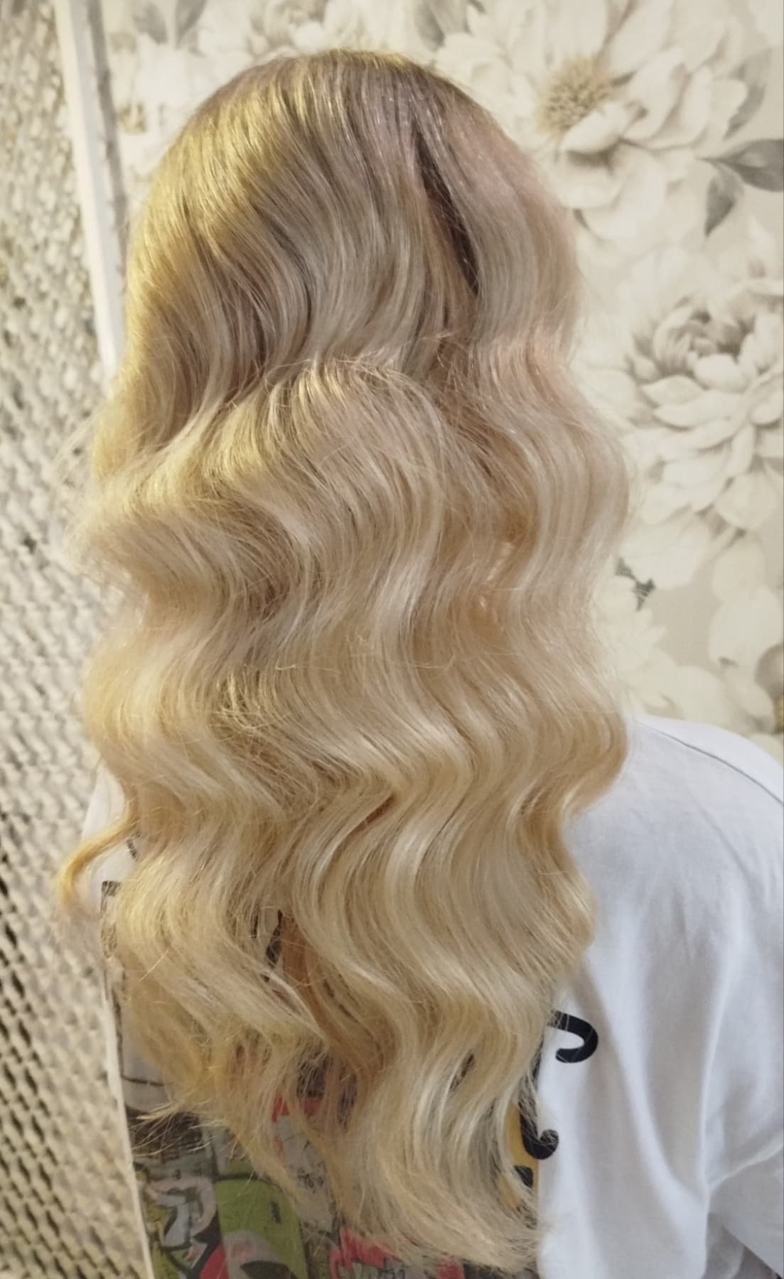 Vintage talasi na plavoj kosi — Hair Salon Legend Obrenovac