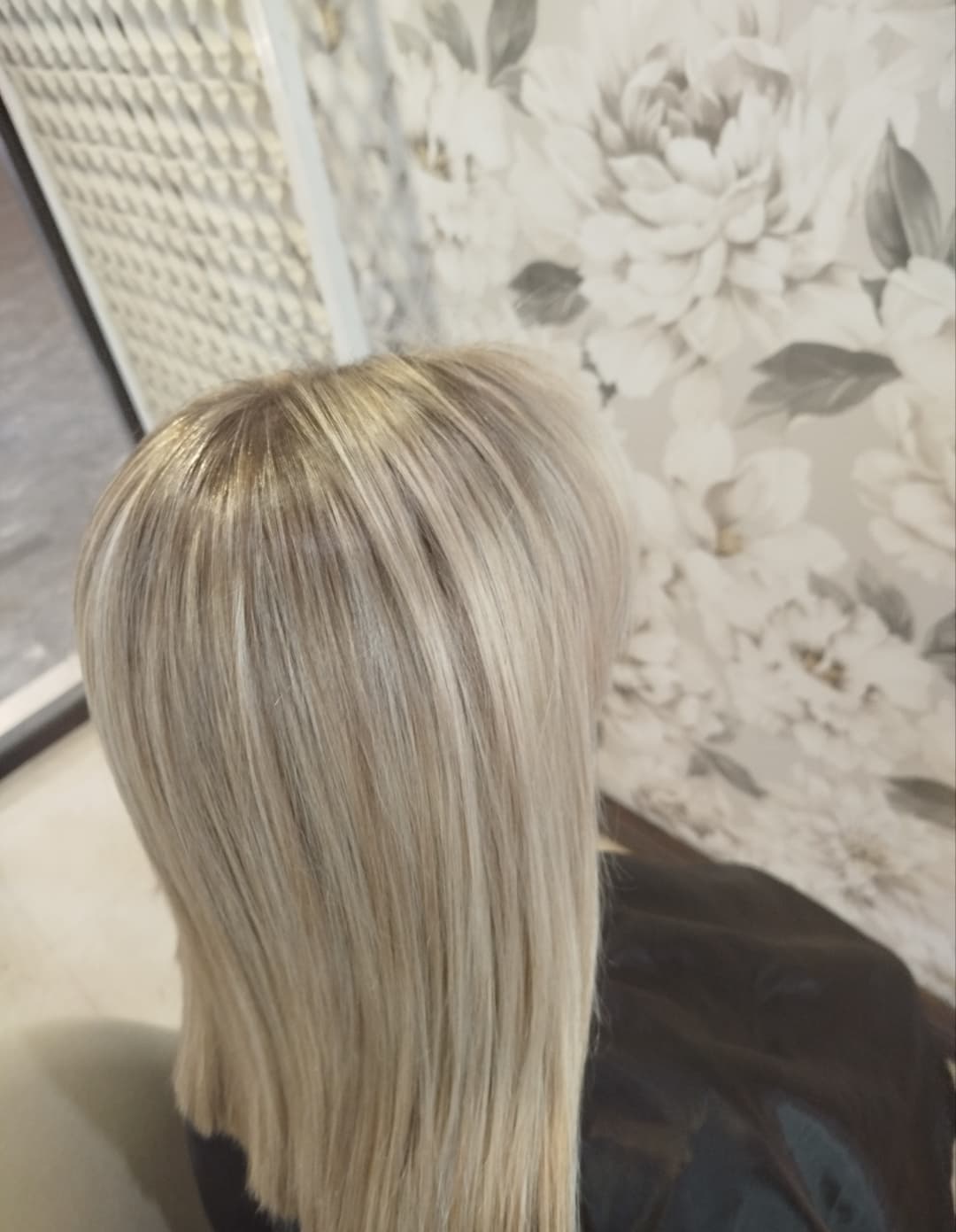 Farbanje kose sa senčenjem korena — Hair Salon Legend Obrenovac